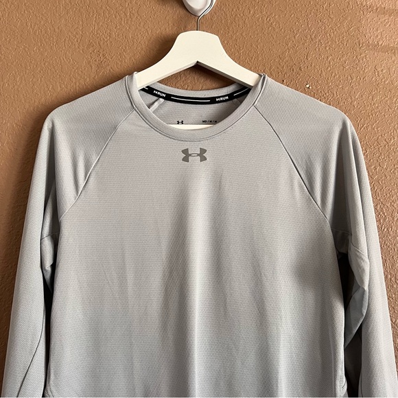 Under Armour Heat Gear Running Open Back Shirt Size Medium NWT - Picture 3 of 11